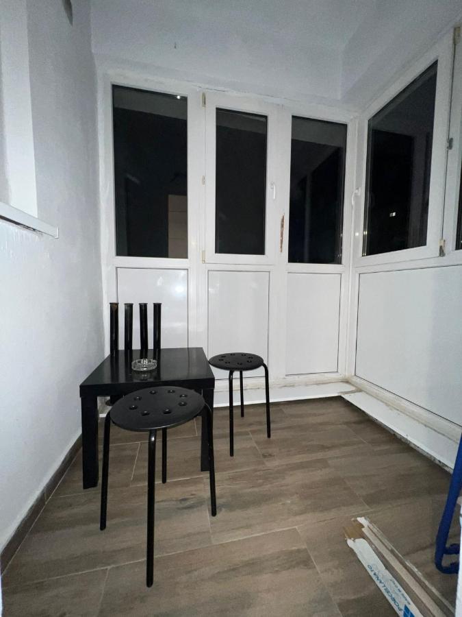First Studio Bukarest Exteriör bild