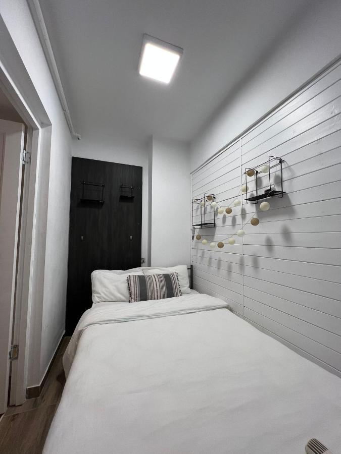 First Studio Bukarest Exteriör bild