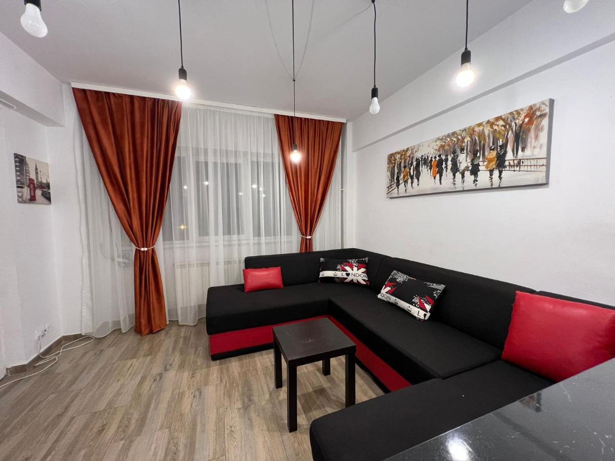 First Studio Bukarest Exteriör bild